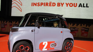 mid Paris - mid-Reporterin Solveig Grewe beim Probesitzen.