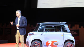 mid Paris- Chefsache: Vincent Cobée, CEO von Citroen, präsentiert den Neuzugang.