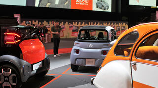 mid Paris - Heckansichten: Doppelwinkel verschiedener Generationen.