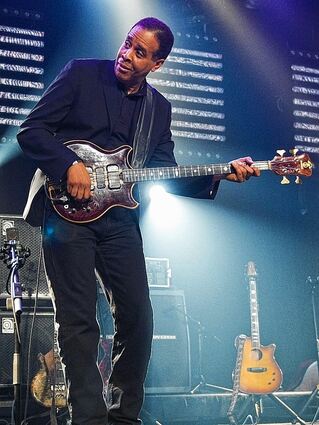 <p>Bass-Superstar Stanley Clarke spielt mit Police-Schlagzeuger Stewart Copeland am 12. Juli beim Zeltival im Duett.</p>