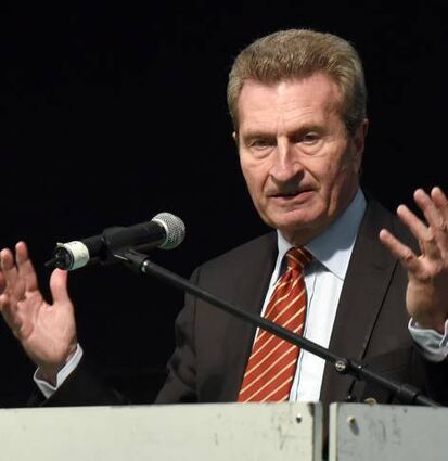 Günther Oettinger hält seine Rede im Festzelt völlig frei.
