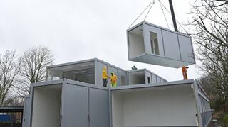 Die künftigen Klassenzimmer für die Schüler des Kurpfalz-Gymnasiums Schriesheim: 139 Container werden derzeit sukzessive angeliefert.