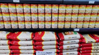 Im türkischen „Merkez“-Supermarkt in Mannheim gibt es genügend Reis, Couscous und Bohnen.