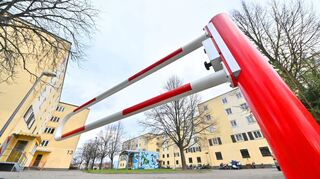 Die Kropsburgstraße in Mundenheim: Zwangsgemeinschaften, Vorerkrankungen und Hygienemängel machen die Bewohner anfällig für eine Infizierung.
