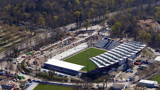 Luftbild, aus einem Flugzeug aufgenommen, vom Wildparkstadion Karlsruhe. Die Spielstätte des Karlsruher SC wird derzeit umgebaut.