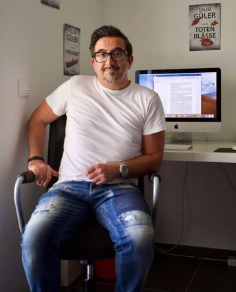Gefangen im Homeoffice: Autor Salim Güler – erfolgreich, bodenständig und – zu Hause.