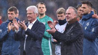 Februar 2020: Zwölf Jahre nach dem Aufstieg wird Hopp noch immer angefeindet: Im Heimspiel gegen den FC Bayern kommt es nach Hassplakaten zum Eklat. Die Münchner um Vorstandschef Karl-Heinz Rummenigge (r.) solidarisieren sich mit Hopp.