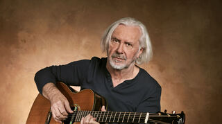 Entlockt der Akustikgitarre ungewöhnliche Klänge: Claus Boesser-Ferrari.