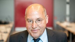 Gregor Gysi ist bei der Fraktionssitzung im Bundestag als neuer außenpolitischer Sprecher der Linken gewählt worden.
