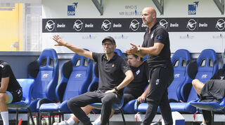 Bild aus alten Zeiten beim SV Waldhof: Chef Bernhard Trares (re.) und Assistent Benjamin Sachs.