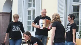 Die „Szenemacher“ begeistern mit ihrer Improvisationsshow bei Kultur im Schloss in Neckarhausen.