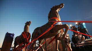 Die Skulpturen beim Abtransport aus Bad Dürkheim im Jahr 2015