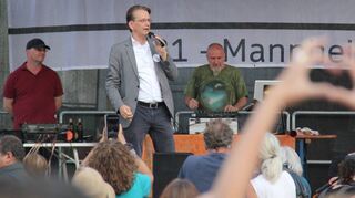 Bekanntes Gesicht der „Querdenker“-Szene: der Sinsheimer Arzt Bodo Schiffmann bei der Demo gegen die Corona-Maßnahmen in Mannheim.