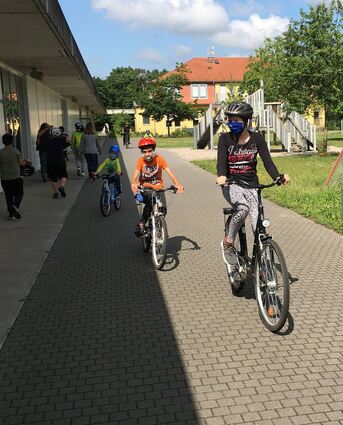 Die Mädchen und Jungen der Eugen-Neter-Schule traten drei Wochen lang immer wieder in die Pedale, um Kilometer für den Wettbewerb Stadtradeln zu sammeln.