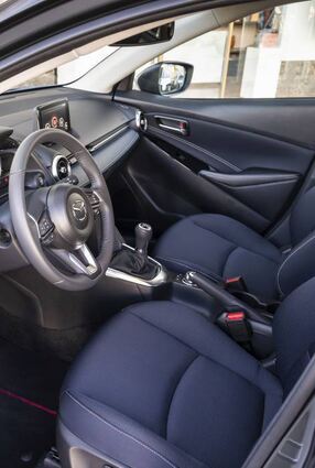 Der Innenraum des Mazda2 wirkt sehr aufgeräumt.
