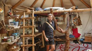 Bis Ende Oktober im Hammelbacher Wald: Marc Freukes, inzwischen auch als Odenwald-Tipianer bekannt, muss seine Hütte im Herbst abgebaut haben.