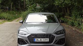 mid Groß-Gerau - Der Viertürer kommt bullig daher mit einem breiten und flachen Frontgrill, was seiner Eleganz keinen Abbruch tut. Im Gegenteil.