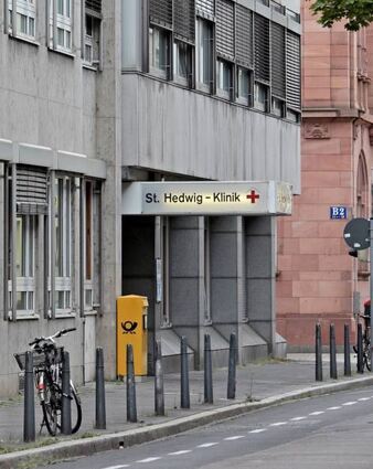 Der heutige Eingang zur St.-Hedwig-Klinik in A 2.