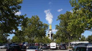 Der Mitarbeiterparkplatz auf dem Gelände der BASF-Kläranlage weicht bald einem neuen Abfertigungszentrum für Lkw.