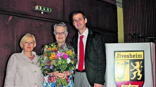 <p>Gestern wurde Rektorin Elisabeth Meichsner (Mitte) in den Ruhestand verabschiedet. Sie ist umrahmt von ihrer Nachfolgerin und Konrektorin Anne Hochreuter sowie Daniel Hager-Mann, Schulamtsdirektor des Staatlichen Schulamts Mannheim.</p>