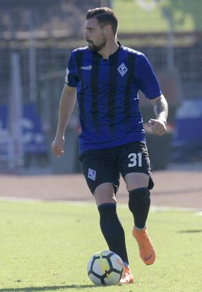 Sicher am Ball und mit Auge für den Mitspieler: Marcel Hofrath löst seine Aufgabe als Aushilfs-Innenverteidiger bislang mehr als passabel.