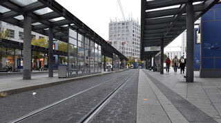 Die Situation am Dienstagmorgen vor dem Mannheimer Hauptbahnhof: Nur vereinzelt trifft man auf Reisende.