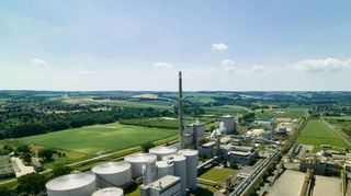 Luftaufnahme des Südzucker-Standortes Zeitz mit Zuckerfabrik, Weizenstärkeanlage und Ethanolproduktion.
