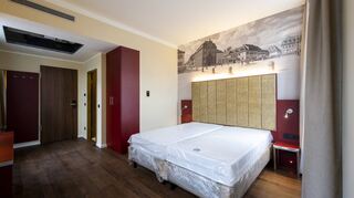 Die Amedia Hotel GmbH aus Österreich hat einen Teil der Räume der Postgalerie gekauft. Hier ein großzügiges Zimmer.