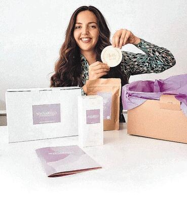 Gründerin Clara Teschner verkauft im Onlineshop MyClarella Produkte, die Mütter nach der Geburt unterstützen sollen.