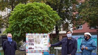 Der Planentwurf für den Spielplatz Neumarkt in der Neckarstadt-West wurde jetzt durch Landschaftsarchitekt Marcel Wiegard (2.v.r.) vorgestellt.