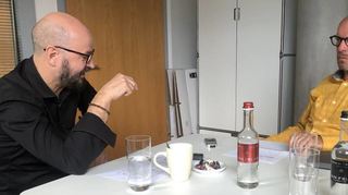 Tom Bock (li.) und „MM“-Chefredakteur Dirk Lübke beim Interview in Bocks Büro am Deutschherrnufer in Frankfurt-Sachsenhausen.