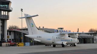 Eine Maschine der Fluggesellschaft Rhein-Neckar Air auf dem Mannheimer City Airport.