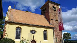 Die Jakobskirche in Herxheim am Berg bleibt wegen der umstrittenen Glocke in ihrem Turm weiter in der Diskussion.