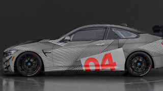 mid Groß-Gerau - Der BMW M4 GT4 im Design &#8222;Fractal Duality&#8220; von Julia Quentin.
