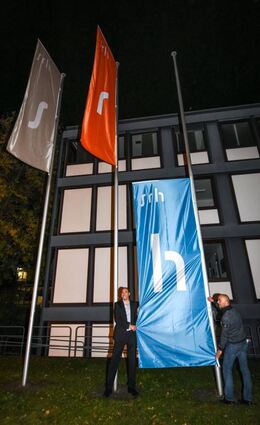 Die neuen Flaggen sind vor der SRH-Zentrale gehisst worden.