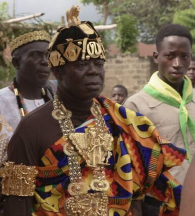 Bansah in königlicher Montur bei einer Begrüßungszeremonie in Togo.