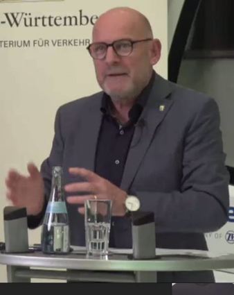 Verkehrsminister Winfried Hermann bei der Videoschalte am Mittwoch.