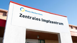 Der Eingangsbereich des Zentralen Impfzentrums im PHV in Heidelberg.