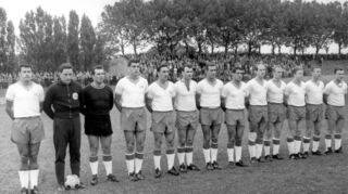 Die Mannschaft von Tasmania Berlin bei einem Freundschaftsspiel gegen den Schweizer Club FC Winterthur am 31. Juli 1965.