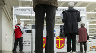 Im Ludwigshafener Impfzentrum hat der Betrieb begonnen.
