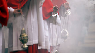 Die Dunkelziffer ist hoch: Wie oft innerhalb der Kirche Messdiener missbraucht wurden, ist nicht wirklich klar.