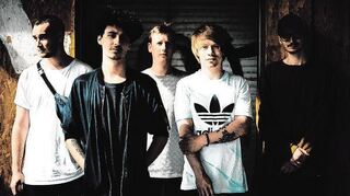 Machen mit zarten Seelen harte Musik: die fünf Sperlinge (v.l.) Josh, Jojo, Luca, Malte und Max, die jetzt ihre „Zweifel“ äußern.