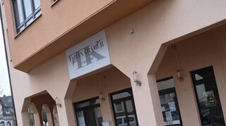 Seit Wochen sind die Friseursalons verwaist. Fabian Krämer will seinen Laden in der Ernst-Ludwig-Straße auf jeden Fall wieder eröffnen, wenngleich er fürchtet, sich über Monate aus den Schulden herausarbeiten zu müssen.