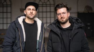 Testzentrum statt Festivals: Moritz Biedenbach (links) und Rouven Hager betreiben das Schnelltestzentrum in der Neckarstadt. Der Nachweis über ein negatives Testergebnis könnte den Besuch von Veranstaltungen wieder ermöglichen – so ihre Vision. <a title="Zwei Mannheimer werden von Festival-DJs zu Testzentrum-Betreibern" href="https://mannheimer-morgen.de/orte/mannheim_artikel,-mannheim-testzentrum-statt-festivals-_arid,1760402.html">MM-Autorin Anika Pfisterer hat mit den beiden gesprochen.</a>