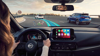 mid Groß-Gerau - An Infos herrscht kein Mangel: In der Premiere-Edition des neuen Quashqai finden sich auch ein TFT-Schirm hinterm Lenkrad und ein großes Head-up-Display.