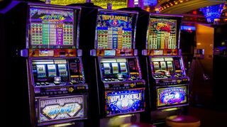 Online-Spielotheken immer beliebter: sich wie in Las Vegas fühlen – nur auf dem Smartphone.