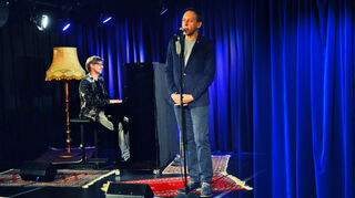 Ganz neue Konstellation: Pianokabarettist Daniel Helfrich (links) begleitet Claus Eisenmann von den Söhnen Mannheims.