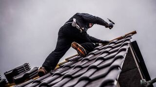 Kosten für Modernisierungen dürfen Wohnungseigentümer auf die Mieter umlegen. Der Streit um eine Vorab-Ankündigung beschäftigte den Bundesgerichtshof.