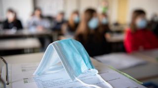 Nach monatelangem Schul-Lockdown drücken seit Montag wieder viele Zehntausend Jungen und Mädchen die Schulbank. (Symbolbild)