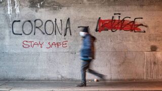 Die angebliche Lüge leugnen: Schriftzüge an einer Wand in einer Offenbacher Unterführung.